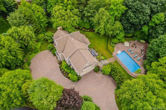 6 Maureen Drive, Mount Sinai, NY 11766