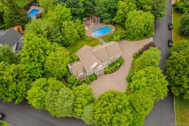 6 Maureen Drive, Mount Sinai, NY 11766