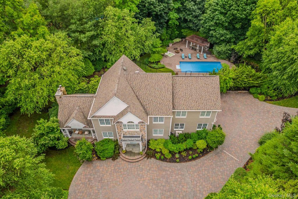 6 Maureen Drive, Mount Sinai, NY 11766