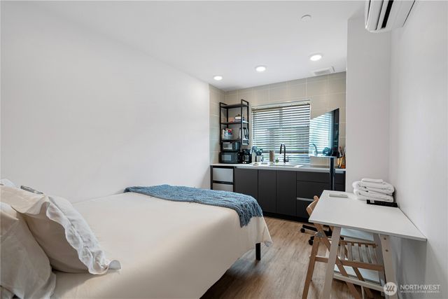 1300 E Remington Court #B, Seattle, WA 98122