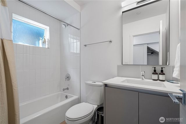 1300 E Remington Court #B, Seattle, WA 98122