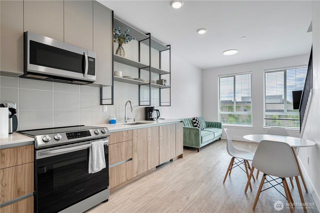 1300 E Remington Court #B, Seattle, WA 98122