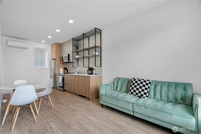 1300 E Remington Court #B, Seattle, WA 98122