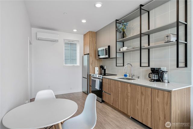 1300 E Remington Court #B, Seattle, WA 98122