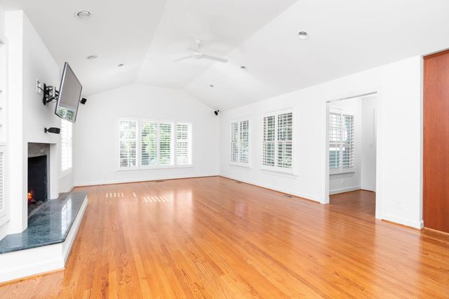 104 WOODLAND DR, Staunton, VA 24401