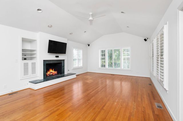 104 WOODLAND DR, Staunton, VA 24401