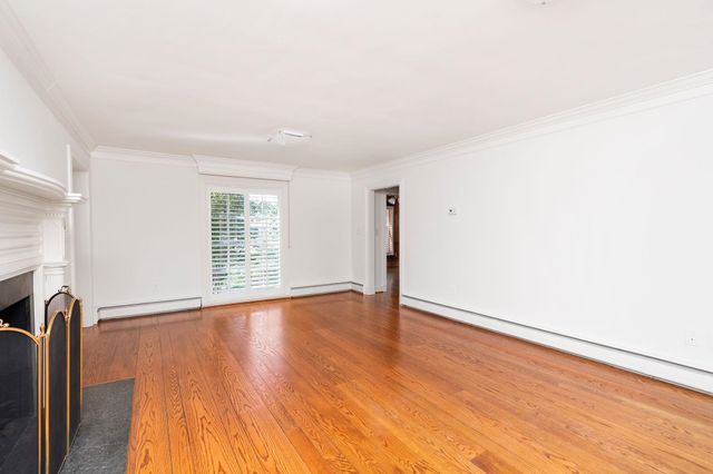 104 WOODLAND DR, Staunton, VA 24401