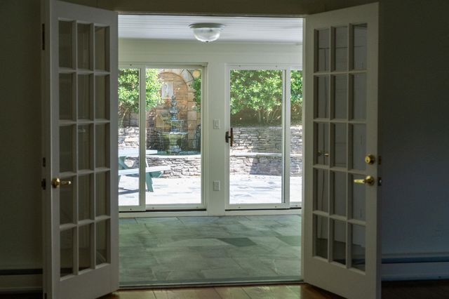 104 WOODLAND DR, Staunton, VA 24401