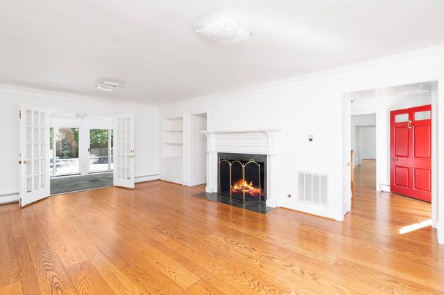 104 WOODLAND DR, Staunton, VA 24401