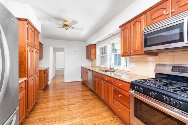 104 WOODLAND DR, Staunton, VA 24401