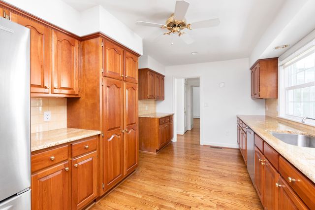 104 WOODLAND DR, Staunton, VA 24401