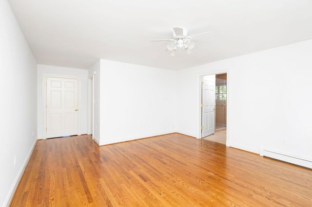 104 WOODLAND DR, Staunton, VA 24401