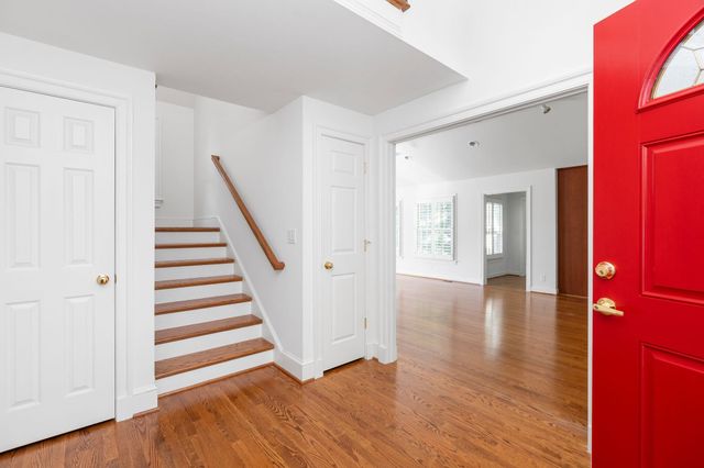 104 WOODLAND DR, Staunton, VA 24401