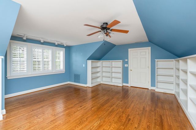 104 WOODLAND DR, Staunton, VA 24401