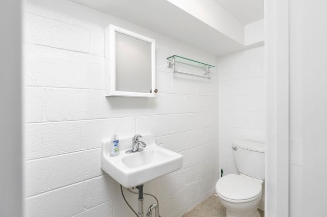 104 WOODLAND DR, Staunton, VA 24401