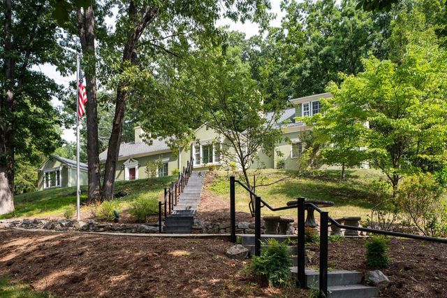 104 WOODLAND DR, Staunton, VA 24401