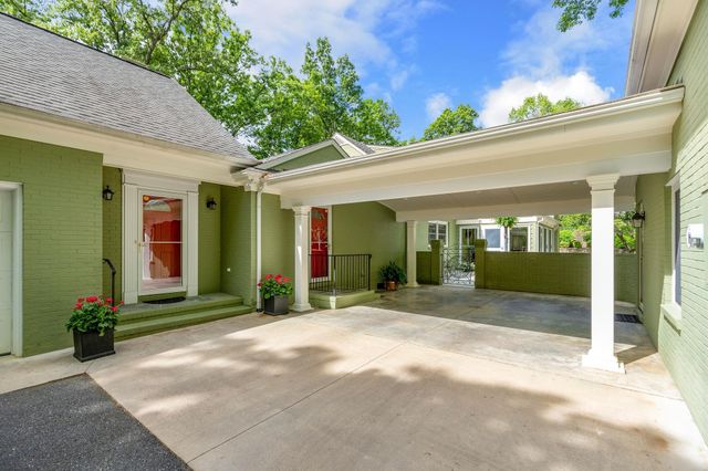 104 WOODLAND DR, Staunton, VA 24401
