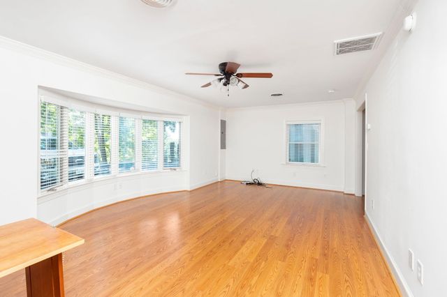 104 WOODLAND DR, Staunton, VA 24401