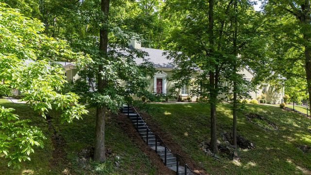 104 WOODLAND DR, Staunton, VA 24401