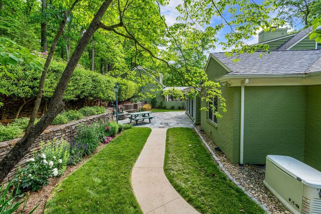 104 WOODLAND DR, Staunton, VA 24401