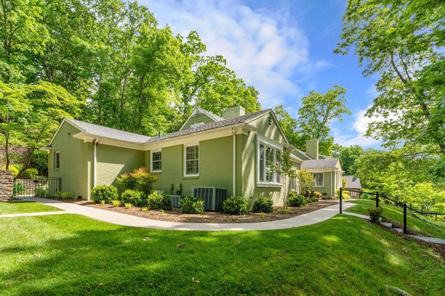 104 WOODLAND DR, Staunton, VA 24401