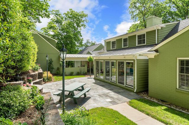 104 WOODLAND DR, Staunton, VA 24401