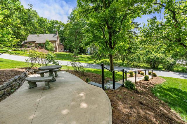104 WOODLAND DR, Staunton, VA 24401