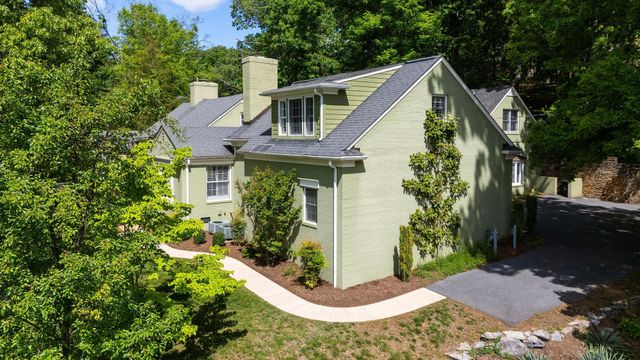 104 WOODLAND DR, Staunton, VA 24401