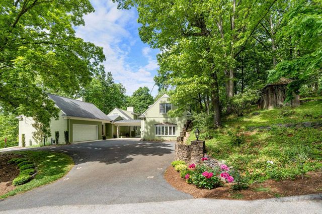 104 WOODLAND DR, Staunton, VA 24401