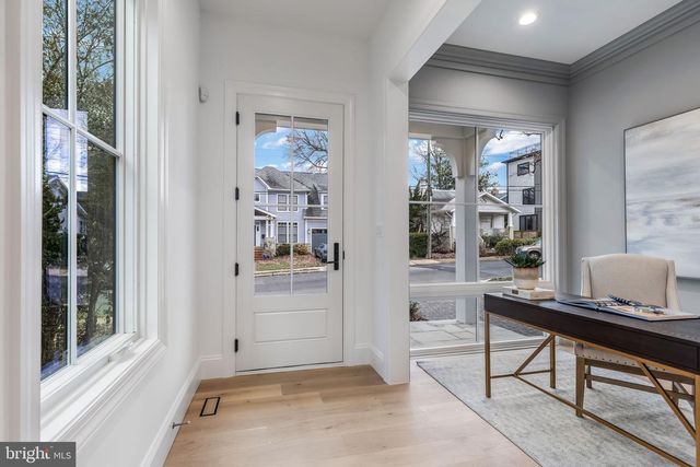 629 N LINCOLN ST N, Arlington, VA 22201