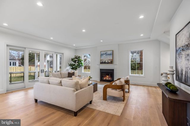 629 N LINCOLN ST N, Arlington, VA 22201