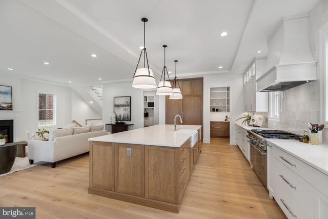 629 N LINCOLN ST N, Arlington, VA 22201