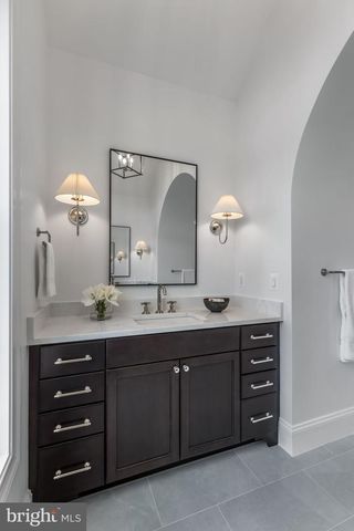 629 N LINCOLN ST N, Arlington, VA 22201