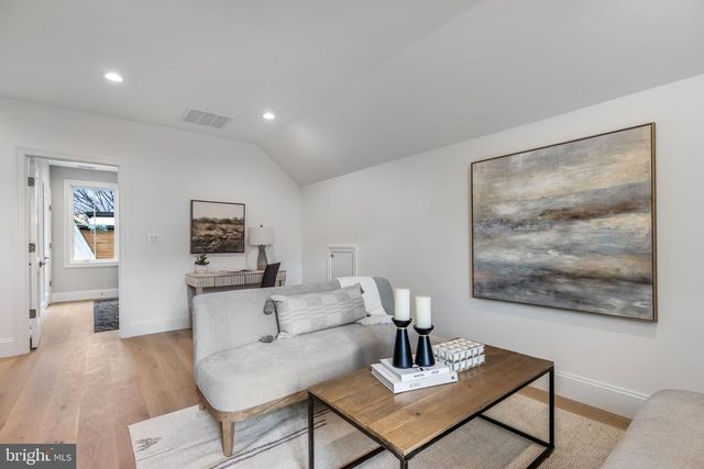 629 N LINCOLN ST N, Arlington, VA 22201