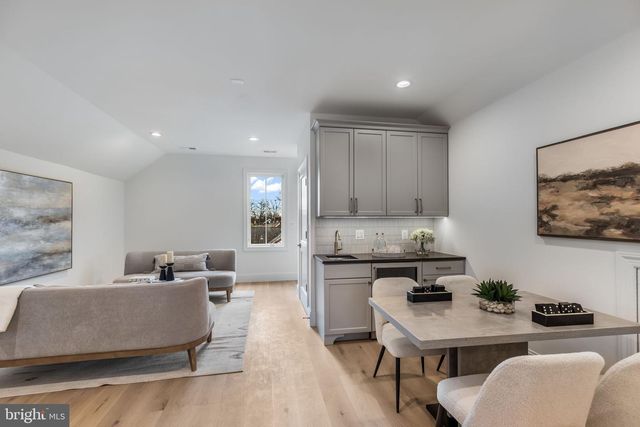 629 N LINCOLN ST N, Arlington, VA 22201