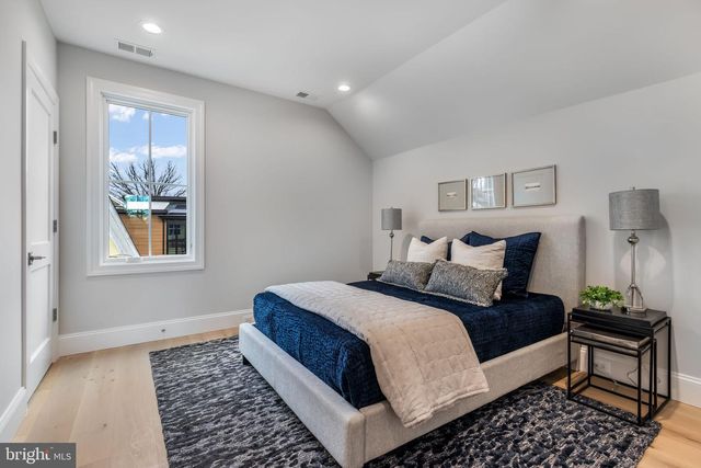 629 N LINCOLN ST N, Arlington, VA 22201