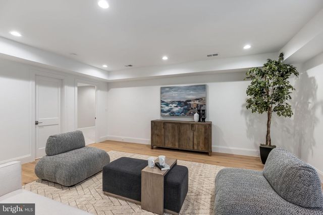 629 N LINCOLN ST N, Arlington, VA 22201