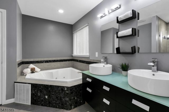 450 Vanderveer Rd, Bridgewater Twp., NJ 08807