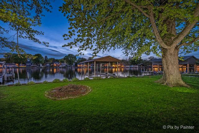 1423 N River Road, Mchenry, IL 60051