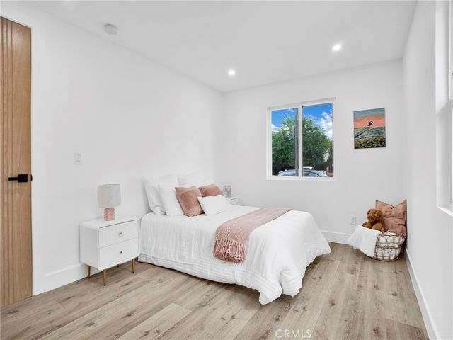 7055 Fallbrook Avenue, West Hills, CA 91307