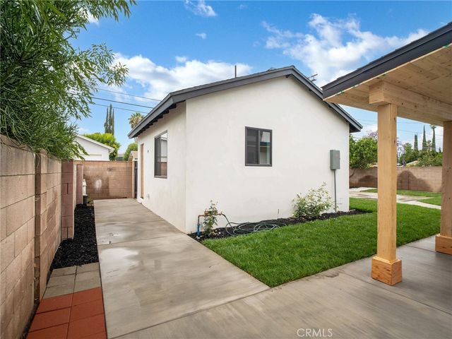 7055 Fallbrook Avenue, West Hills, CA 91307