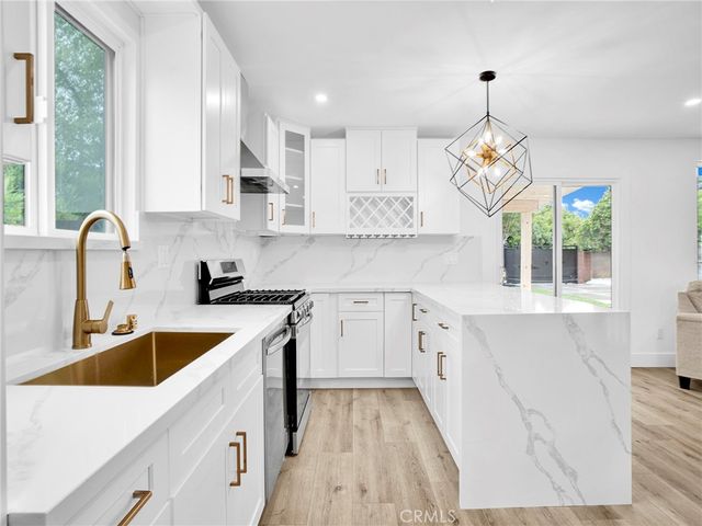 7055 Fallbrook Avenue, West Hills, CA 91307