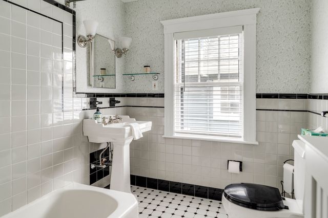 990 South Street, Boston, MA 02131