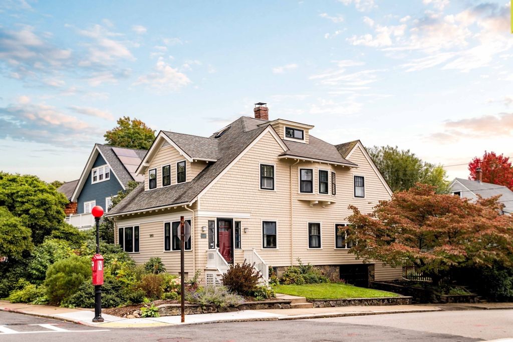 990 South Street, Boston, MA 02131