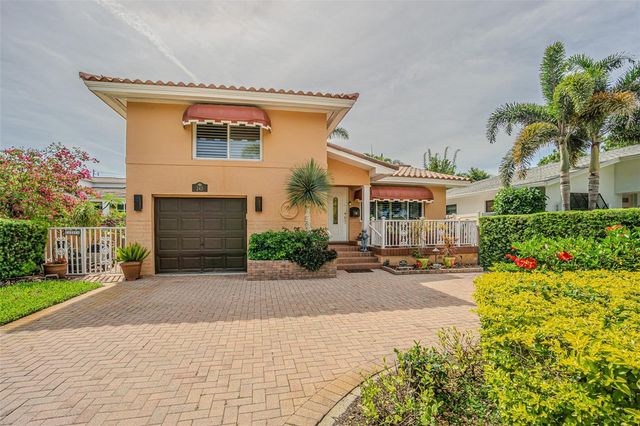 243 SNELL ISLE BOULEVARD NE, St Petersburg, FL 33704