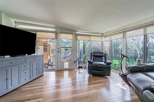 243 SNELL ISLE BOULEVARD NE, St Petersburg, FL 33704