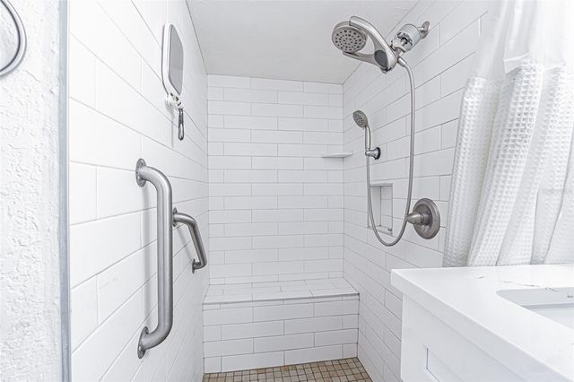 243 SNELL ISLE BOULEVARD NE, St Petersburg, FL 33704