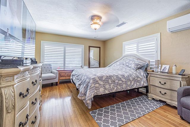 243 SNELL ISLE BOULEVARD NE, St Petersburg, FL 33704