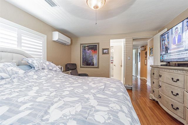 243 SNELL ISLE BOULEVARD NE, St Petersburg, FL 33704