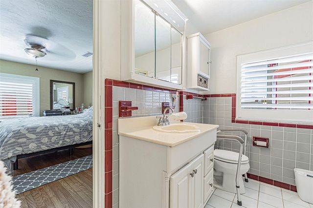 243 SNELL ISLE BOULEVARD NE, St Petersburg, FL 33704